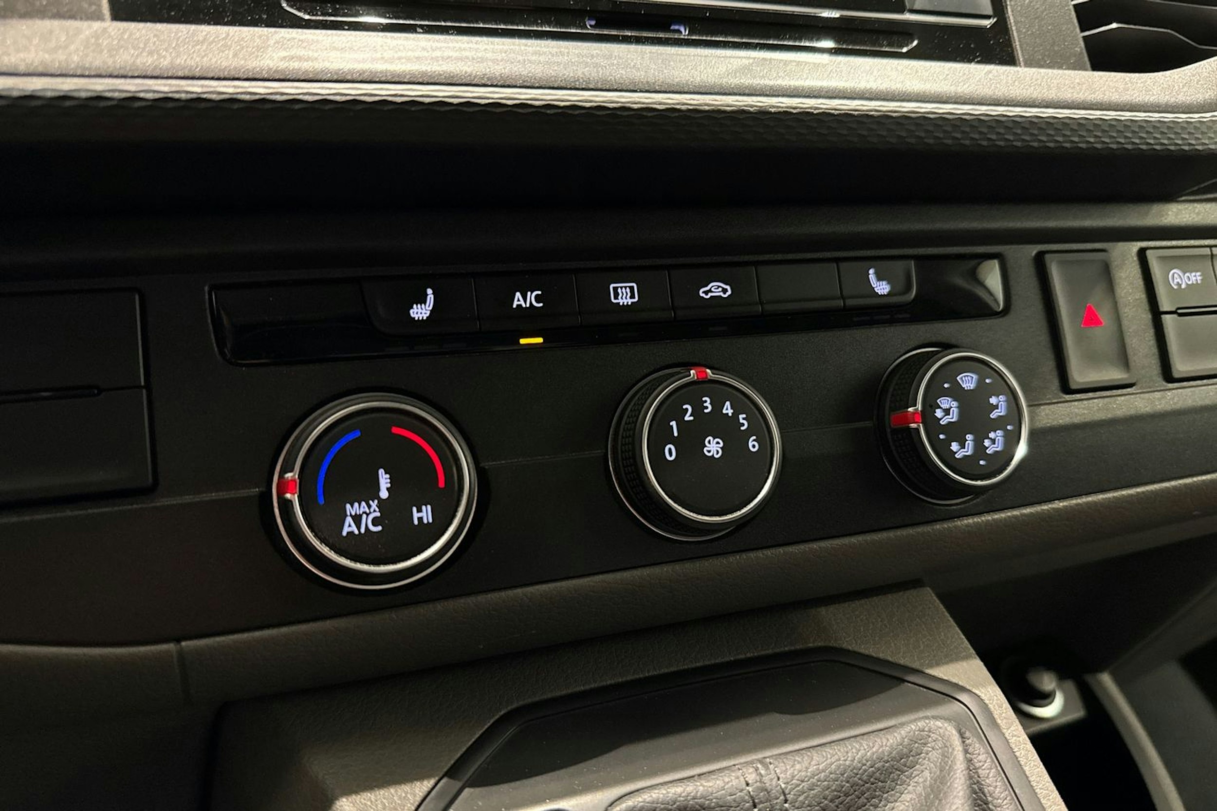 valkoinen Volkswagen Transporter 2021 kuva 23.