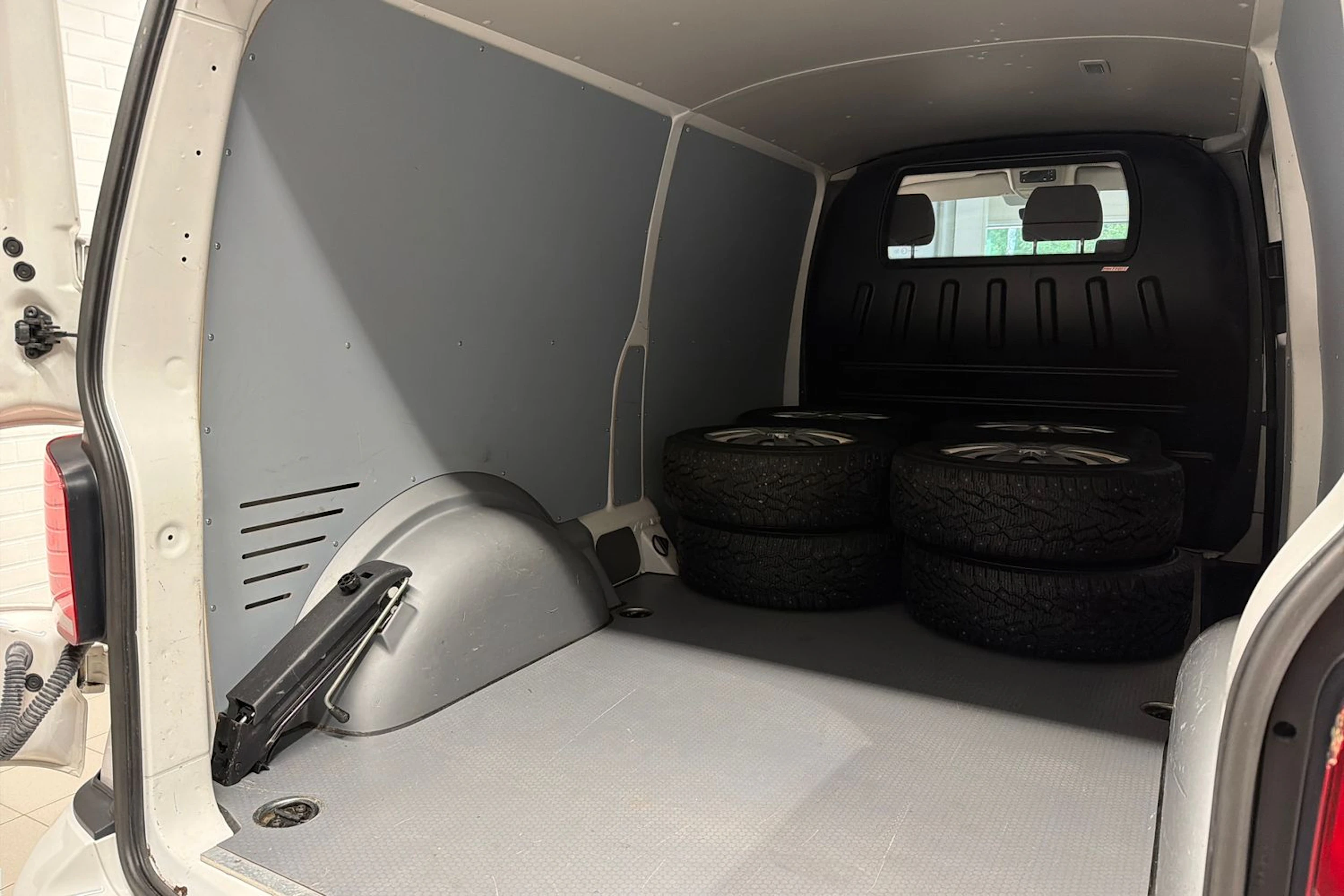 Valkoinen Volkswagen TRANSPORTER 2021 kuva 22.