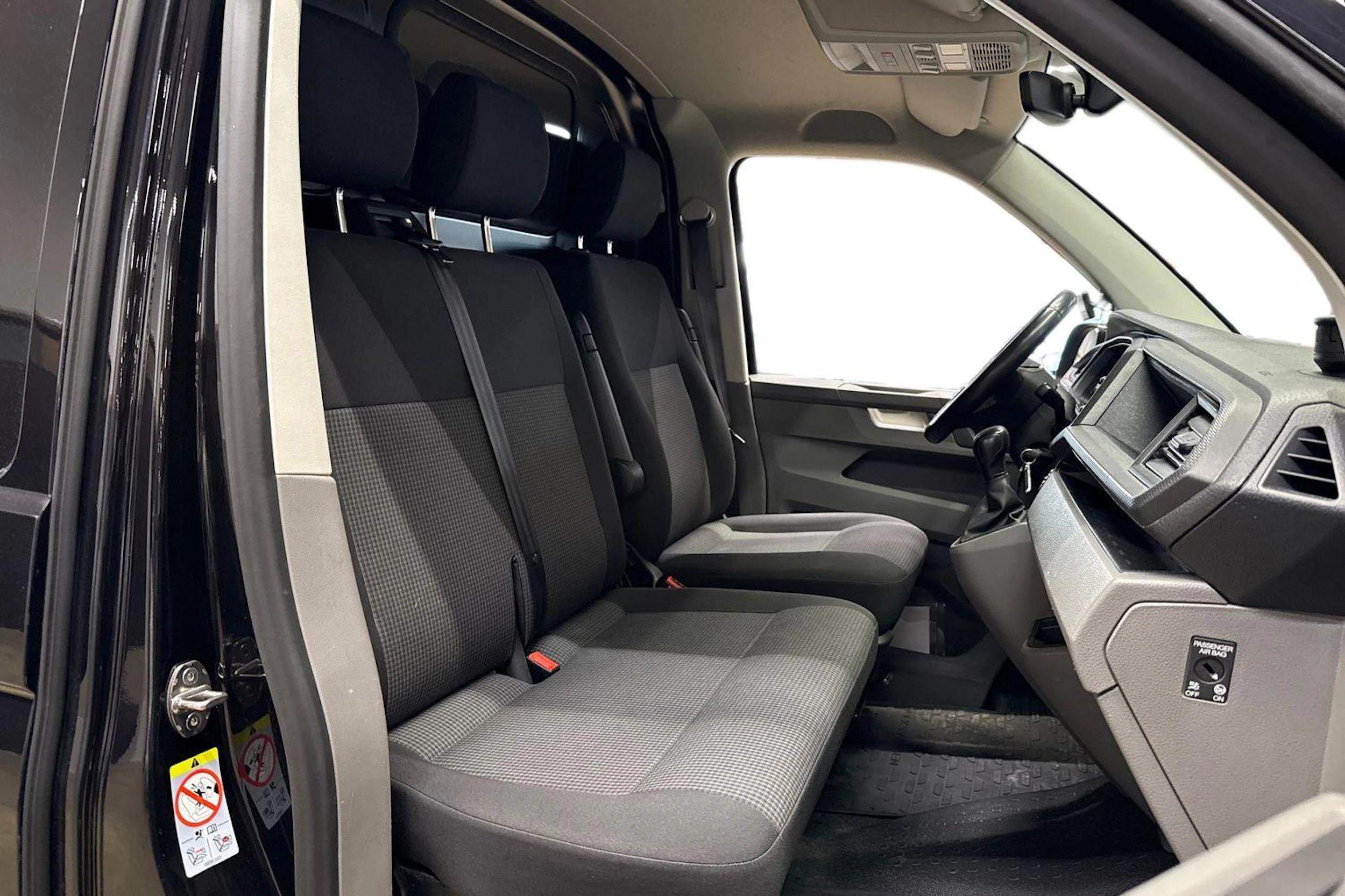 met. musta Volkswagen Transporter 2021 kuva 11.