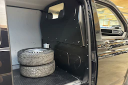 met. musta Volkswagen Transporter 2021 kuva 30.