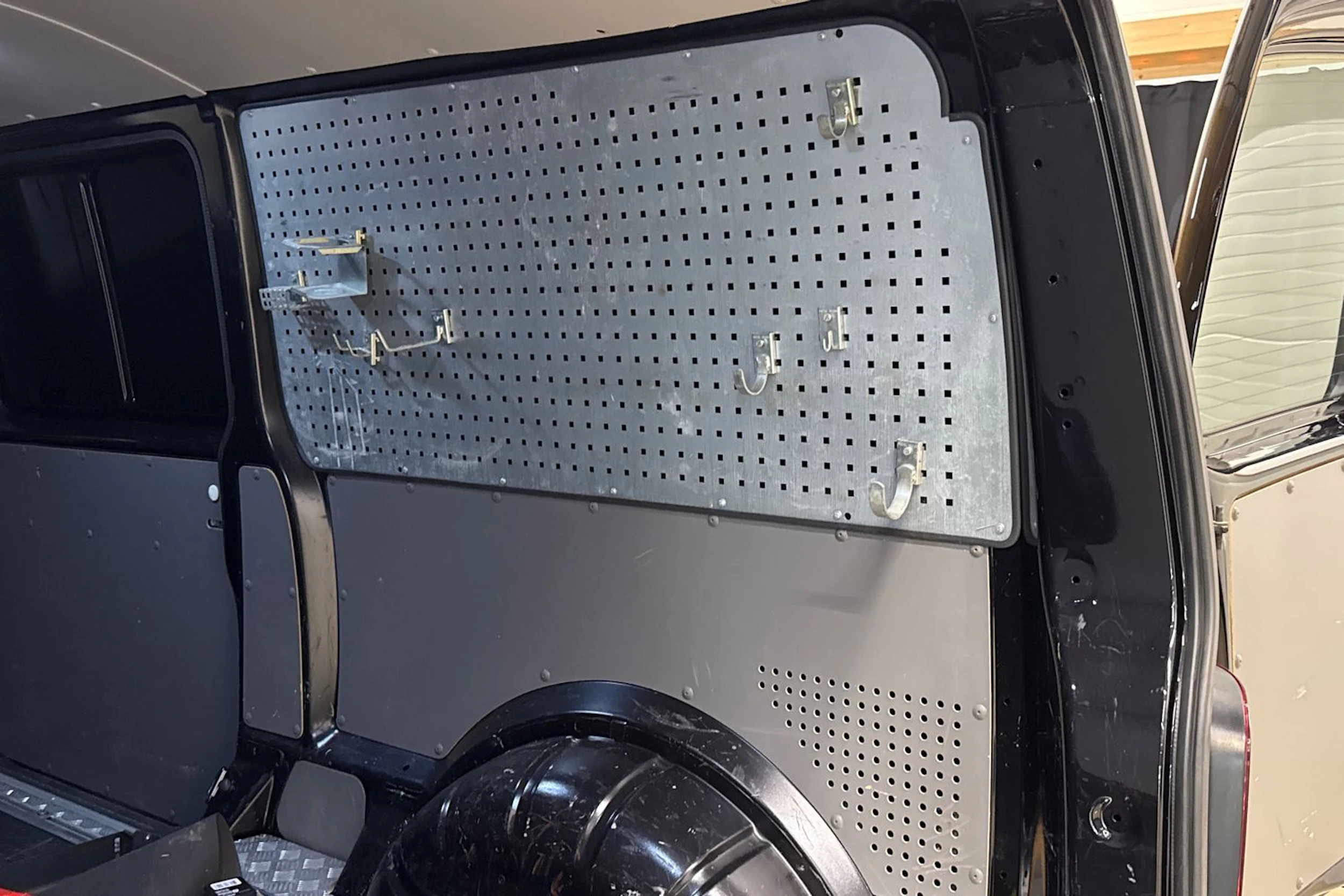 met. musta Volkswagen Transporter 2021 kuva 32.