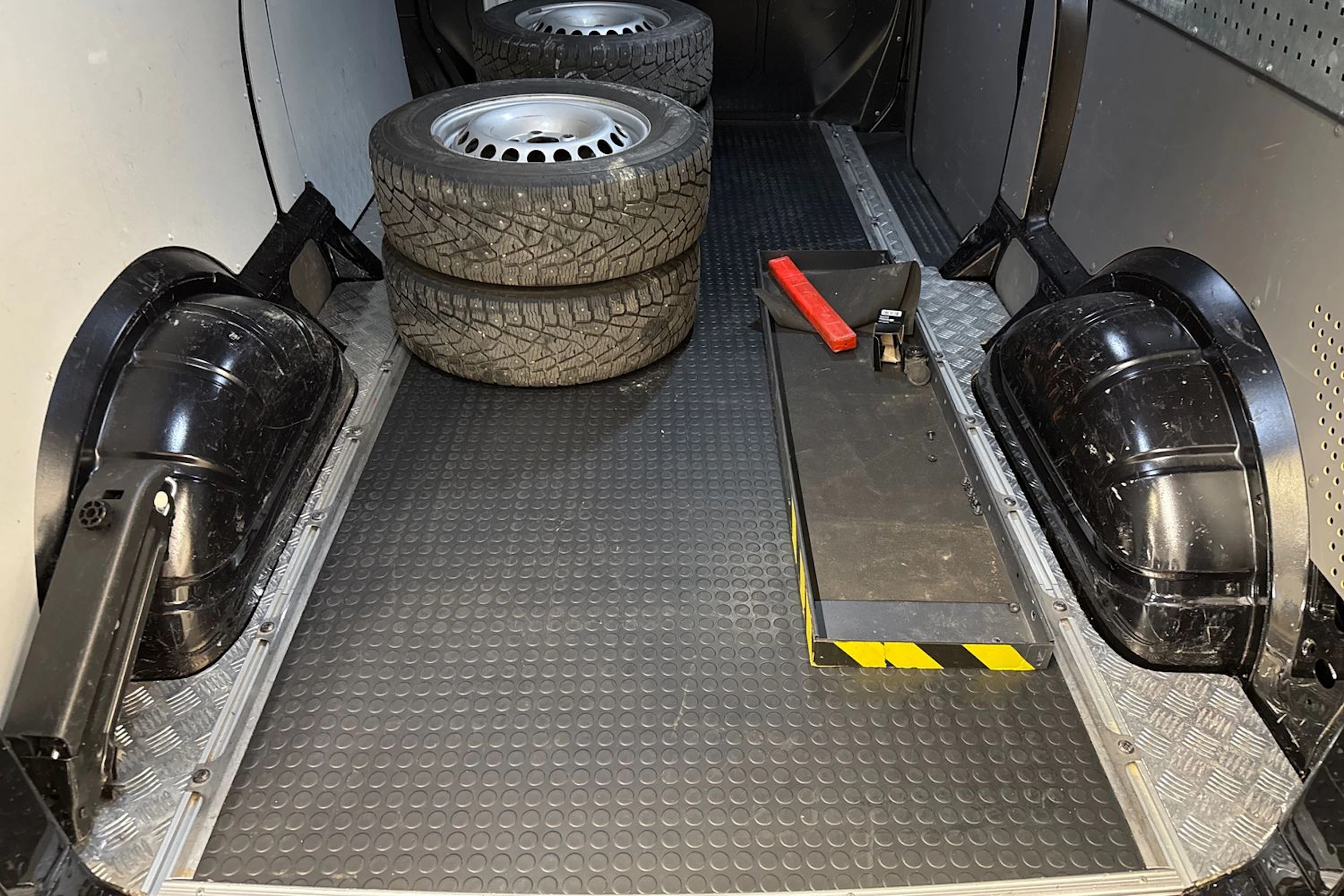 met. musta Volkswagen Transporter 2021 kuva 33.