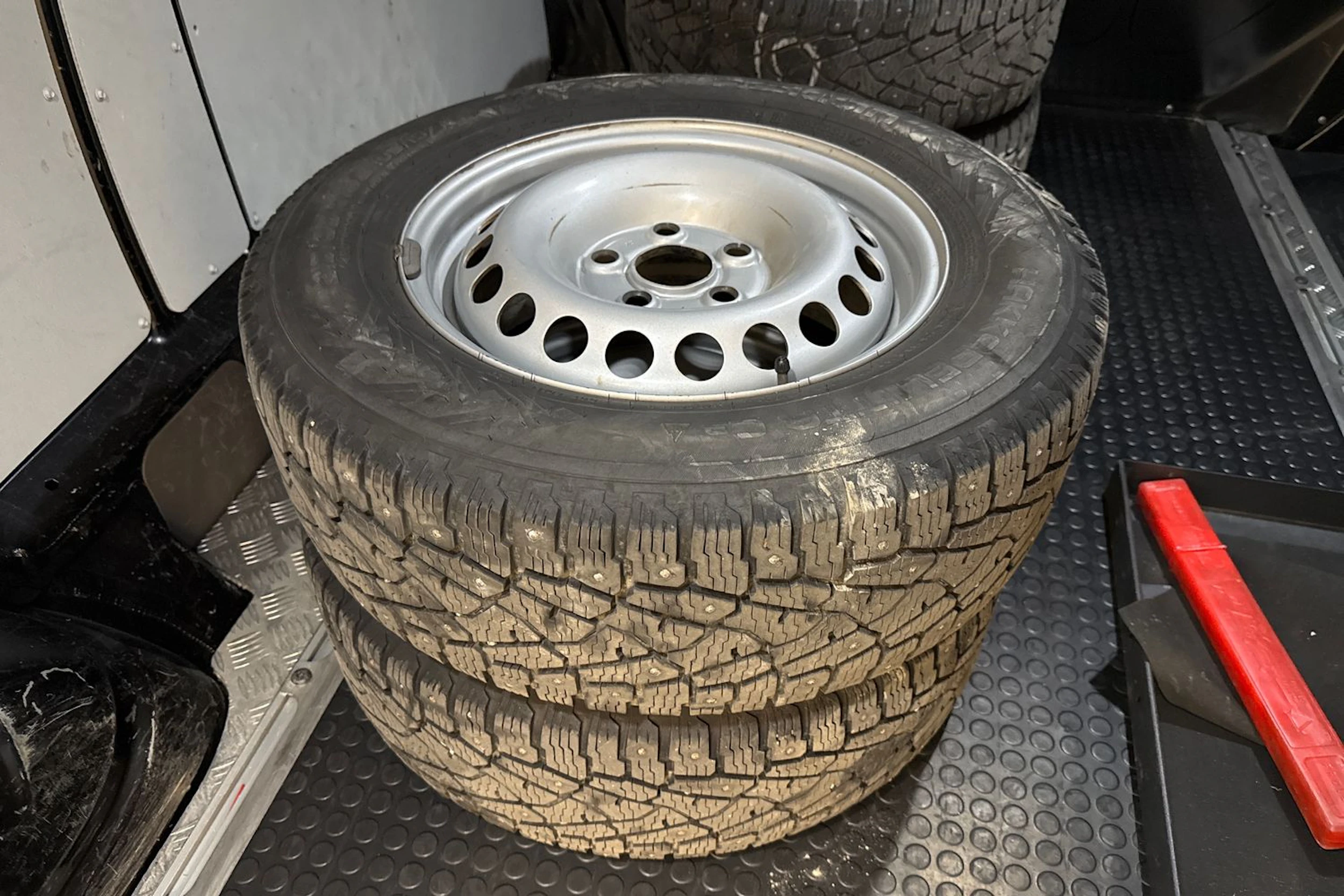 met. musta Volkswagen Transporter 2021 kuva 34.