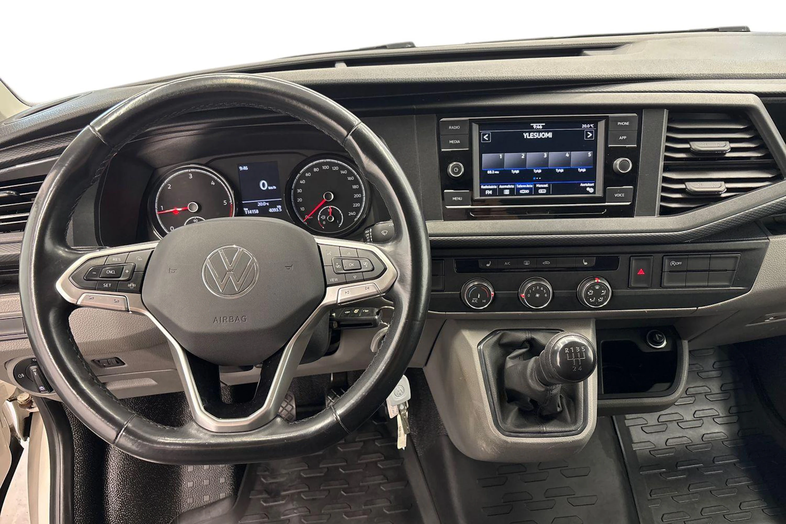 valkoinen Volkswagen Transporter 2021 kuva 7.