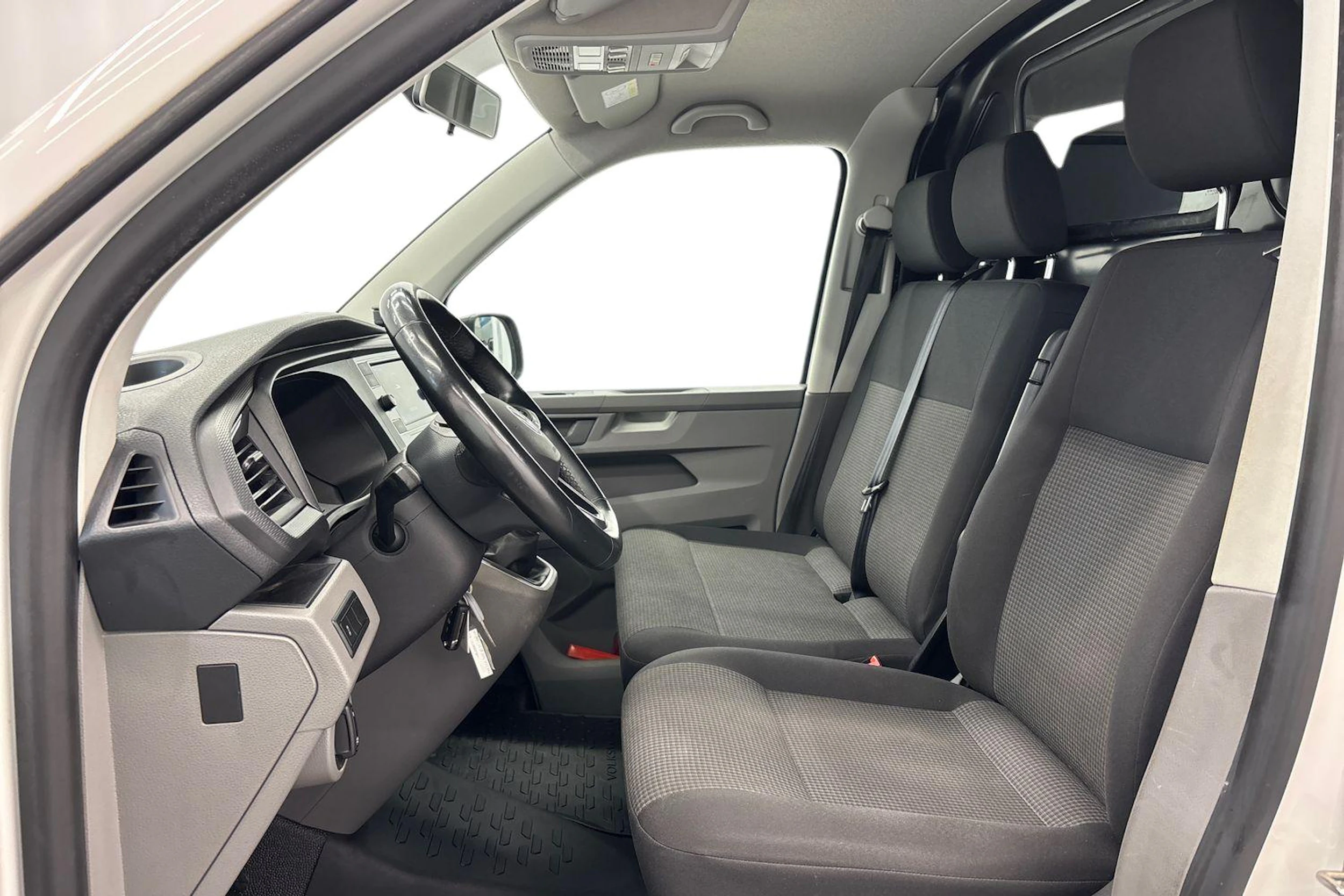 valkoinen Volkswagen Transporter 2021 kuva 8.