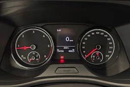 valkoinen Volkswagen Transporter 2021 kuva 10.