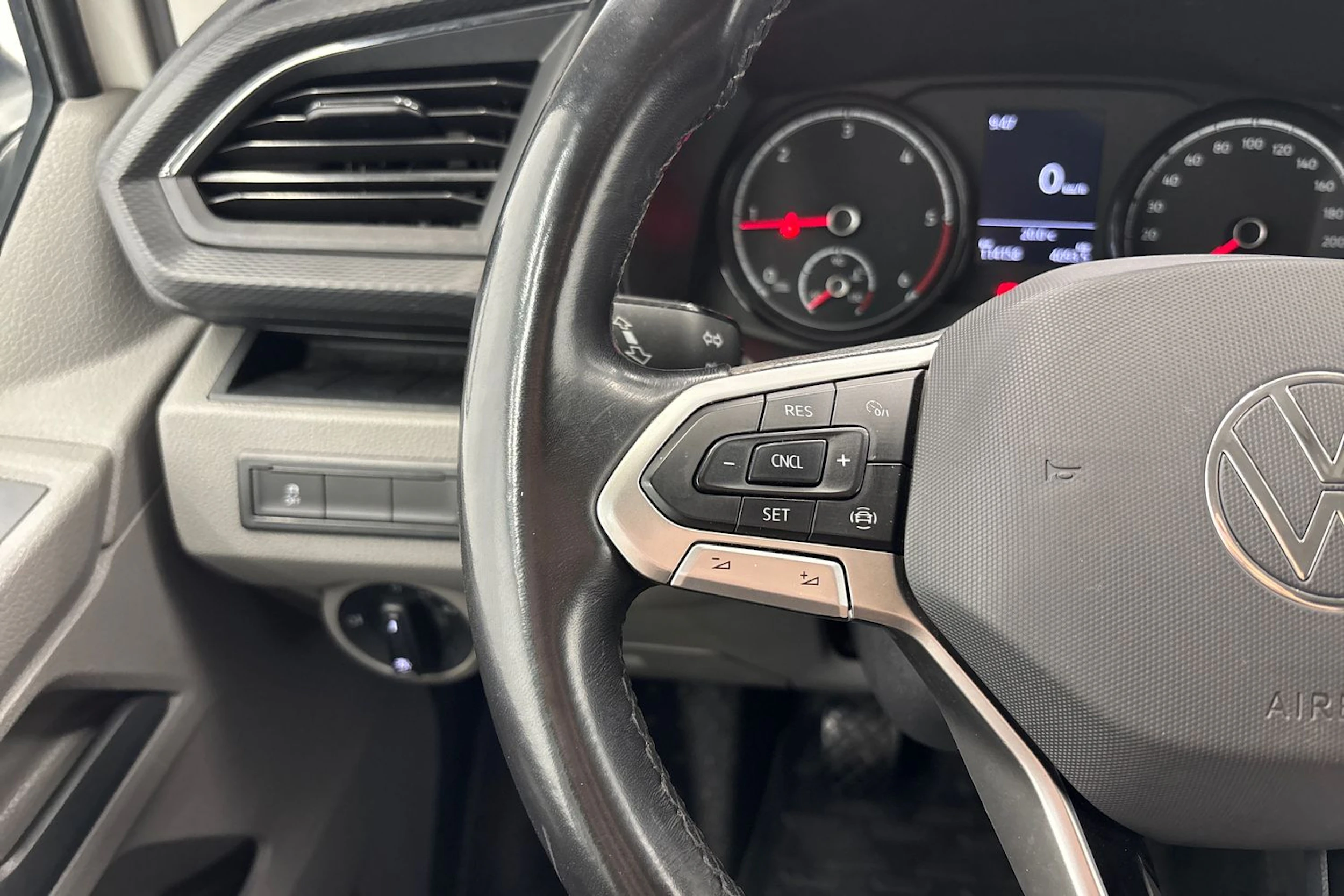 valkoinen Volkswagen Transporter 2021 kuva 12.