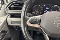valkoinen Volkswagen Transporter 2021 kuva 12.
