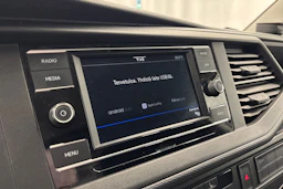 valkoinen Volkswagen Transporter 2021 kuva 13.