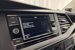valkoinen Volkswagen Transporter 2021 kuva 15.