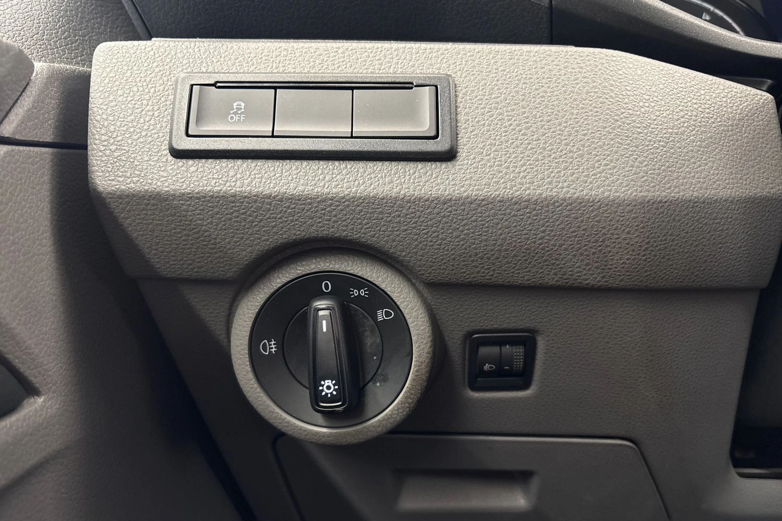 valkoinen Volkswagen Transporter 2021 kuva 16.