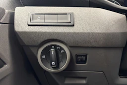 valkoinen Volkswagen Transporter 2021 kuva 16.