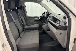 valkoinen Volkswagen Transporter 2021 kuva 18.