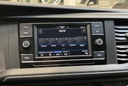 valkoinen Volkswagen Transporter 2021 kuva 17.