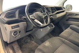 valkoinen Volkswagen Transporter 2021 kuva 3.