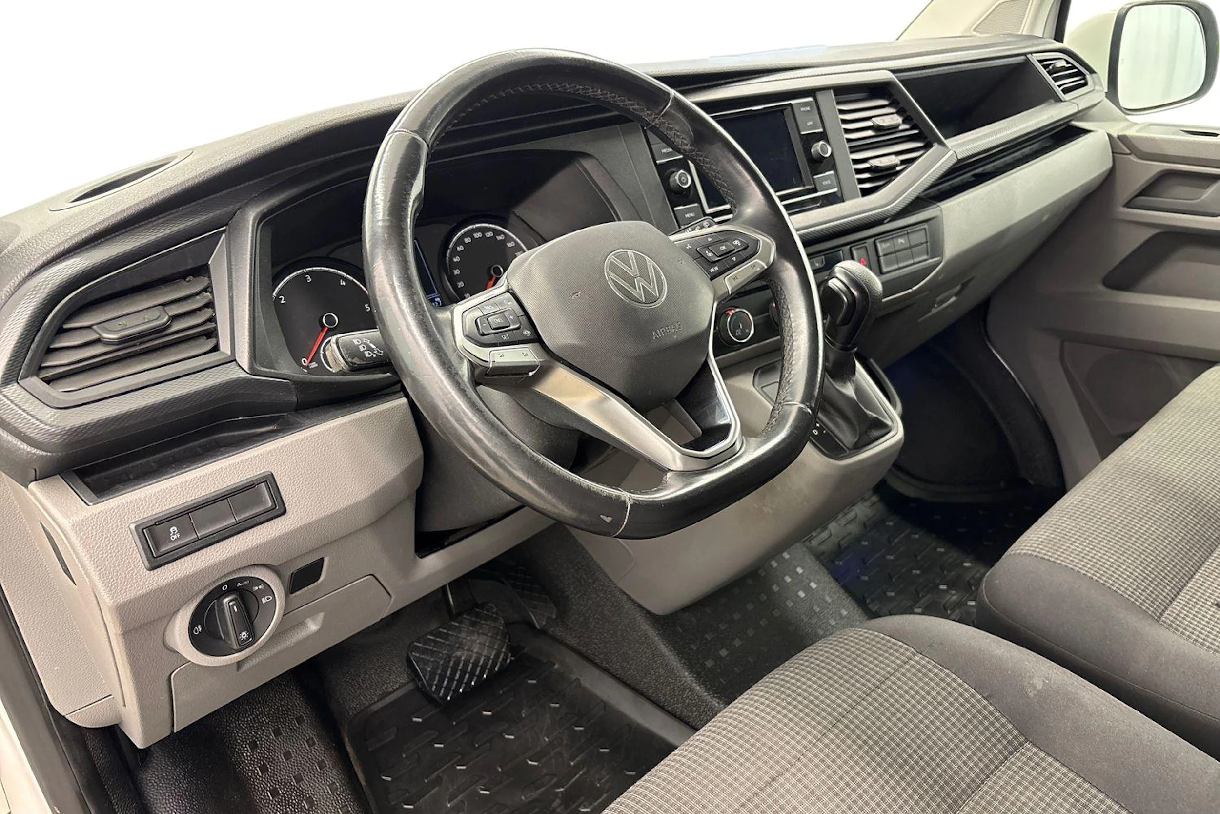 valkoinen Volkswagen Transporter 2021 kuva 8.