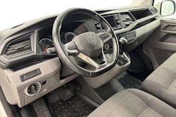 valkoinen Volkswagen Transporter 2021 kuva 8.