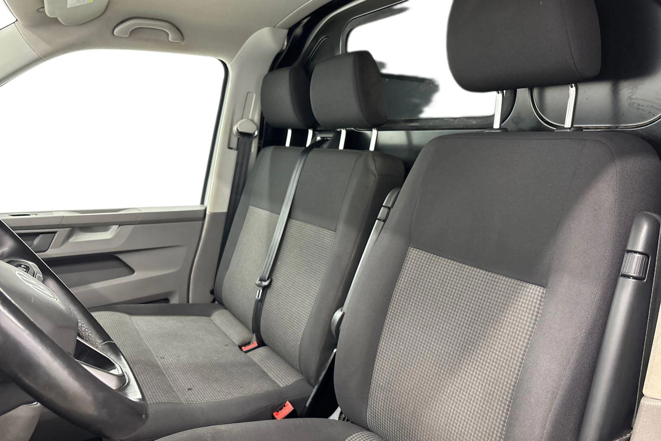 valkoinen Volkswagen Transporter 2021 kuva 11.