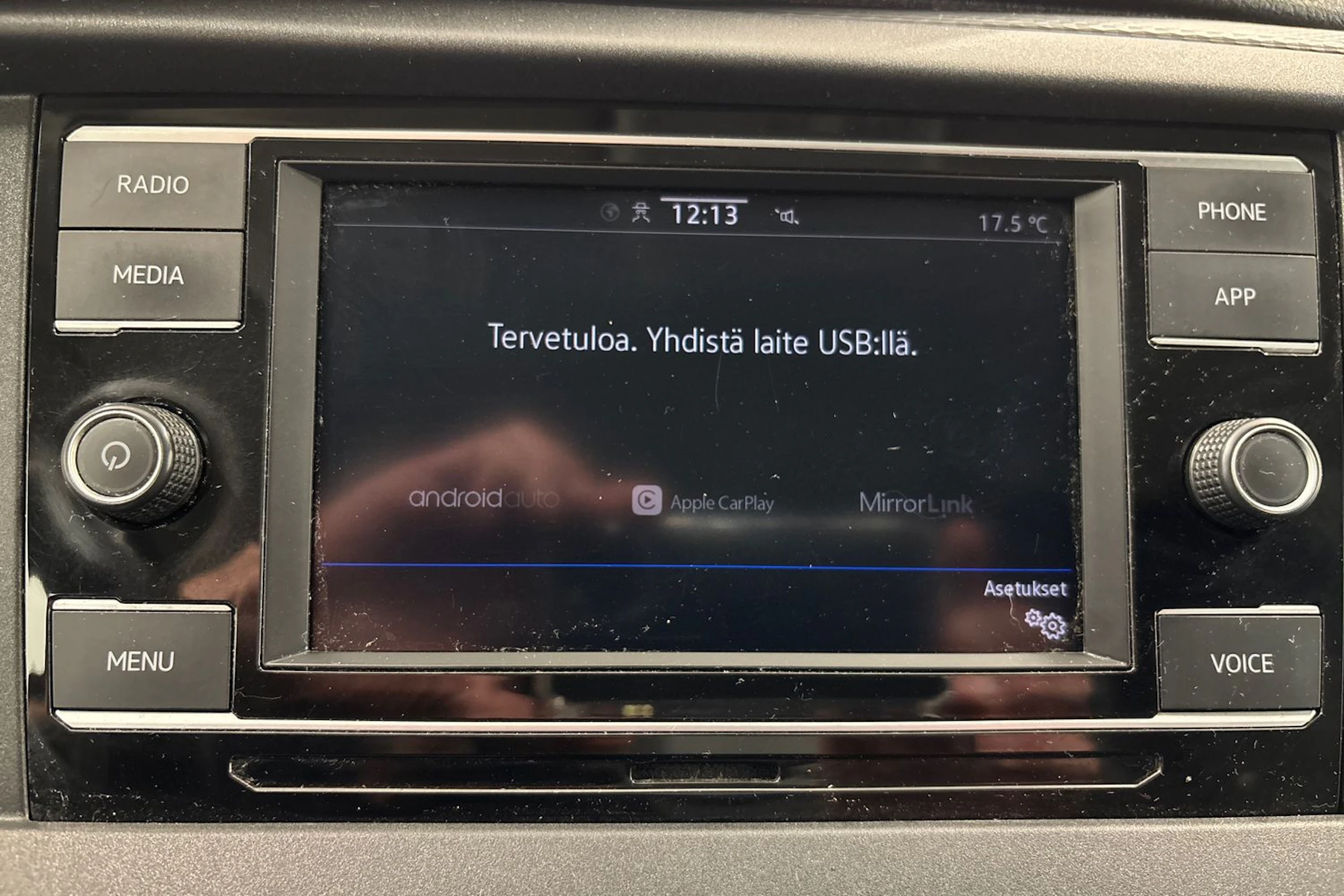 valkoinen Volkswagen Transporter 2021 kuva 17.