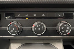 valkoinen Volkswagen Transporter 2021 kuva 18.