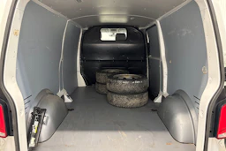 valkoinen Volkswagen Transporter 2021 kuva 24.