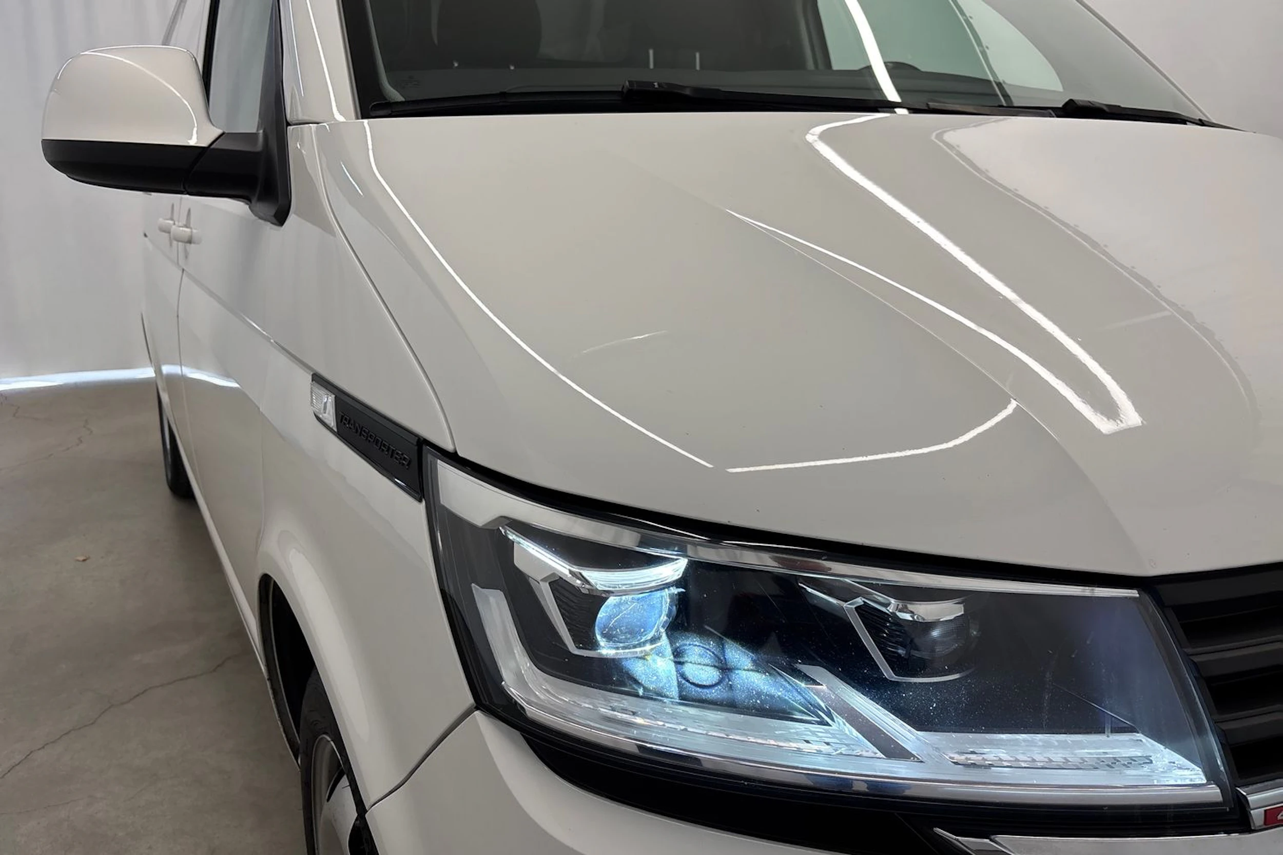 valkoinen Volkswagen Transporter 2021 kuva 26.