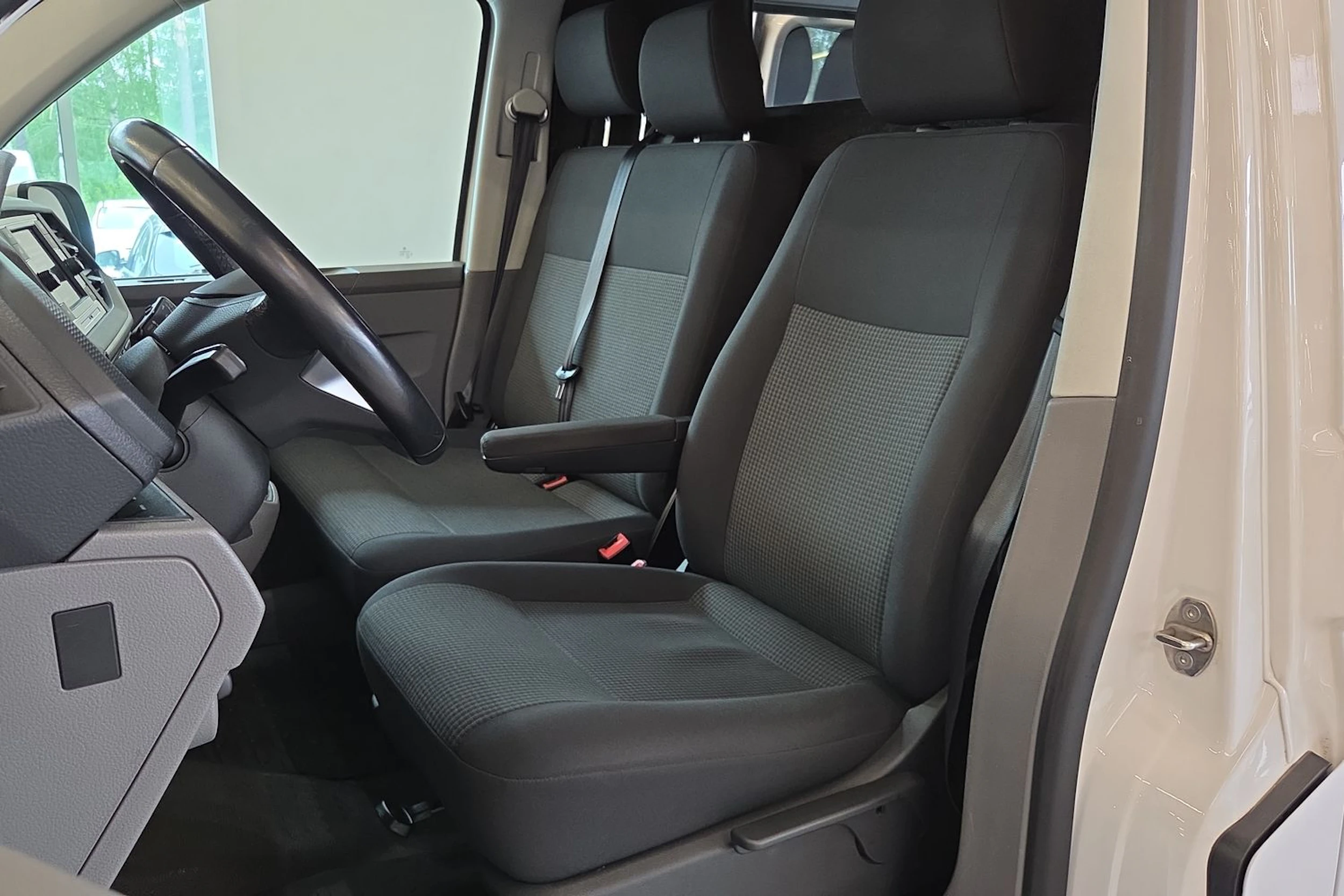 Valkoinen Volkswagen TRANSPORTER 2021 kuva 13.