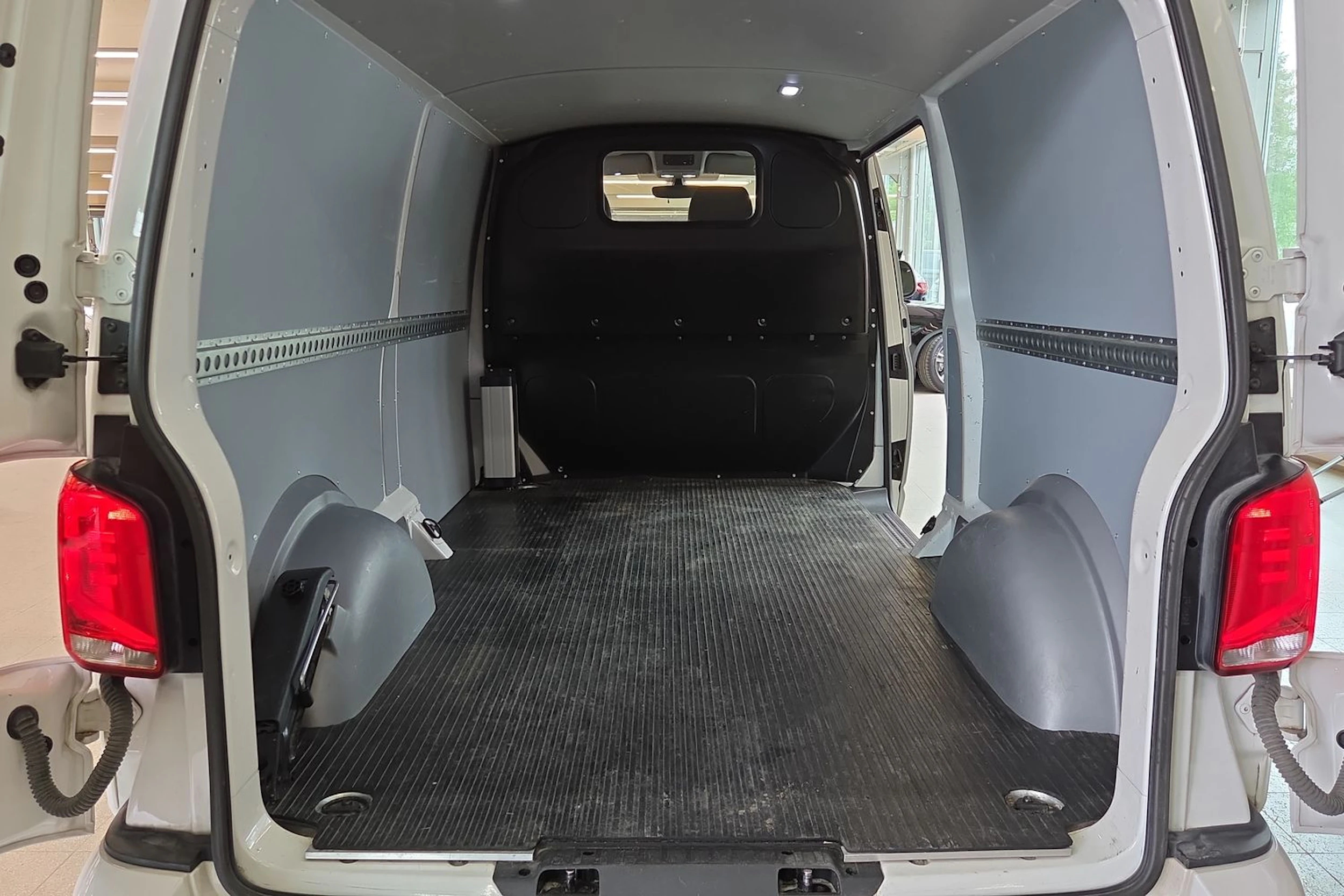 Valkoinen Volkswagen TRANSPORTER 2021 kuva 19.