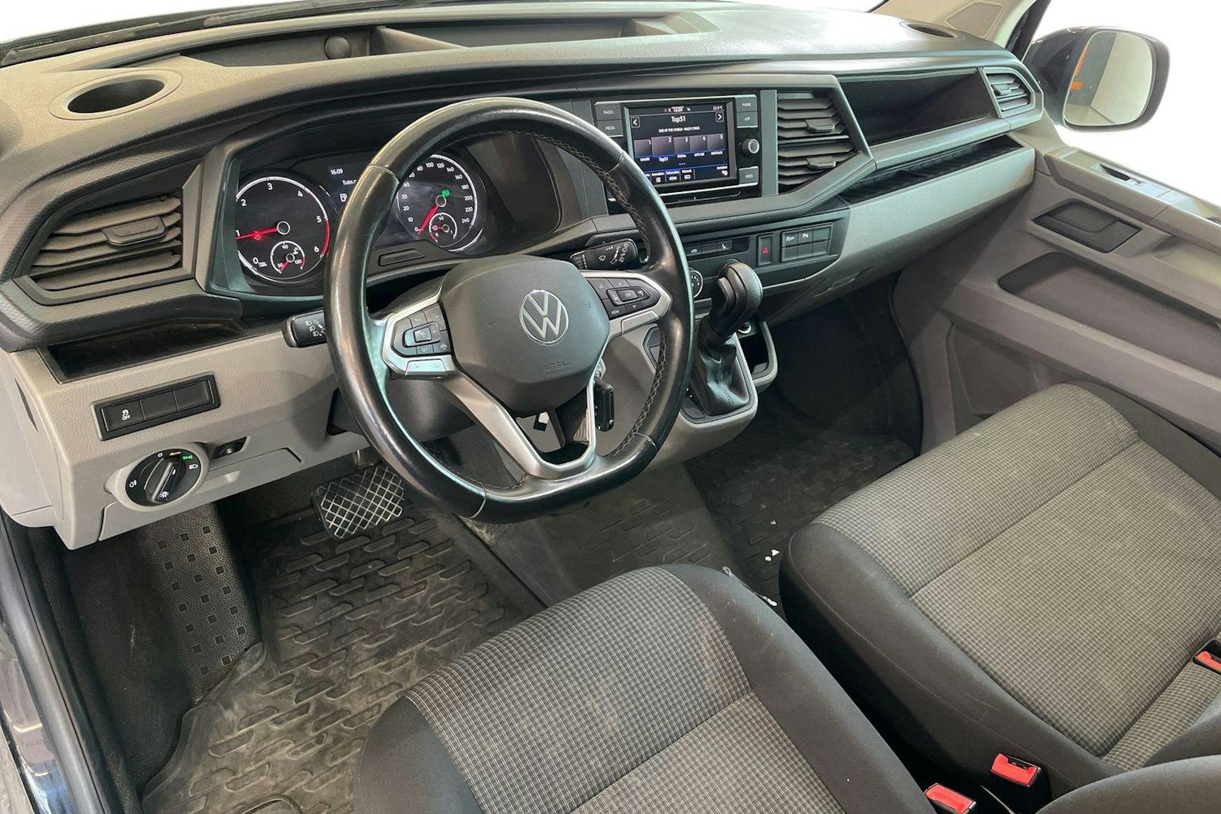Musta Volkswagen TRANSPORTER 2021 kuva 7.