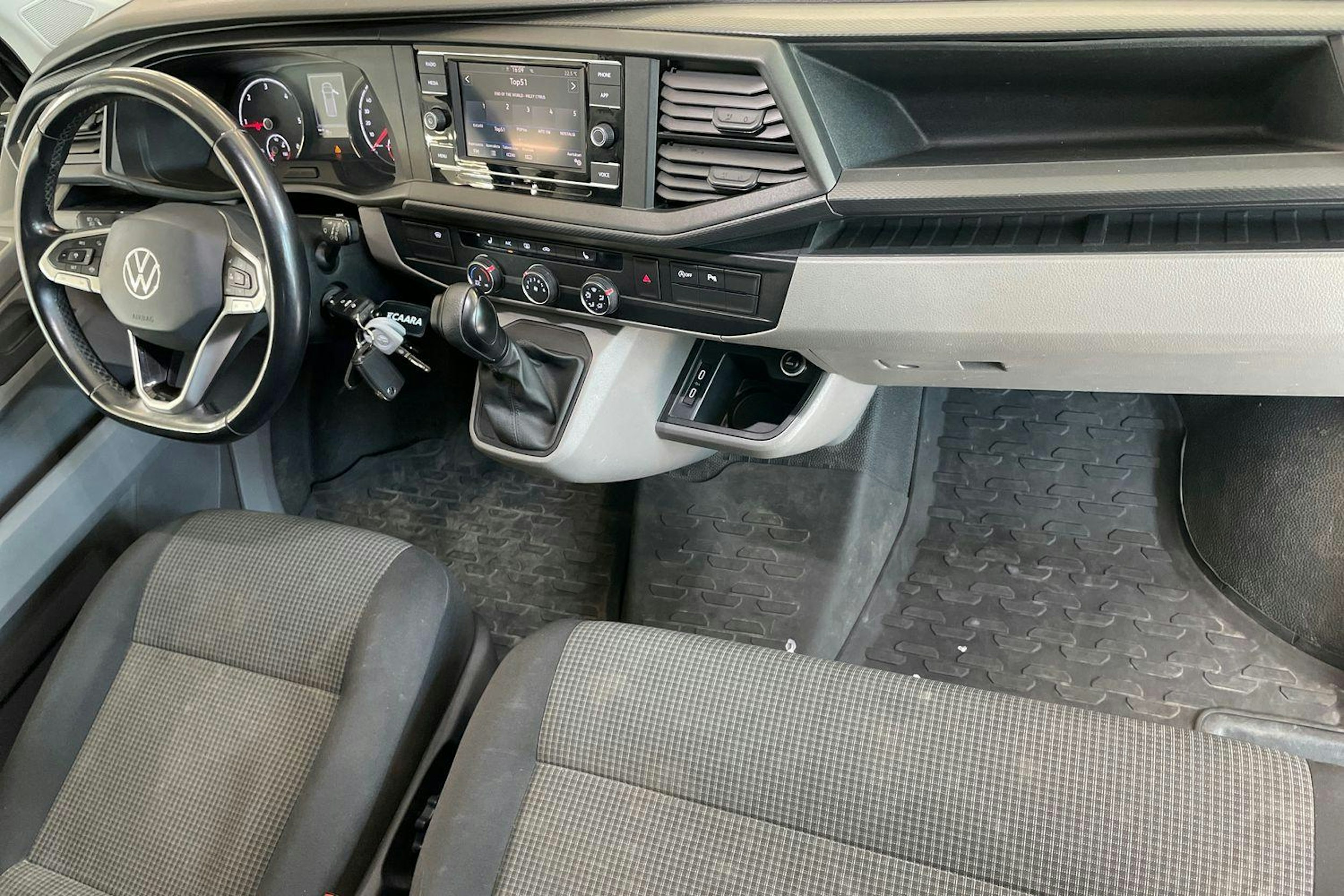 Musta Volkswagen TRANSPORTER 2021 kuva 9.