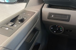 Musta Volkswagen TRANSPORTER 2021 kuva 17.