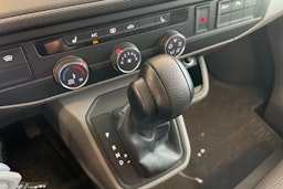Musta Volkswagen TRANSPORTER 2021 kuva 18.