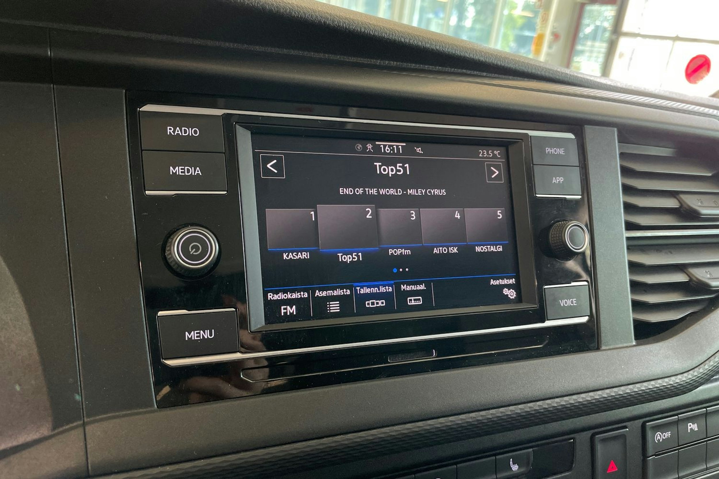 Musta Volkswagen TRANSPORTER 2021 kuva 19.