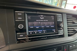 Musta Volkswagen TRANSPORTER 2021 kuva 19.
