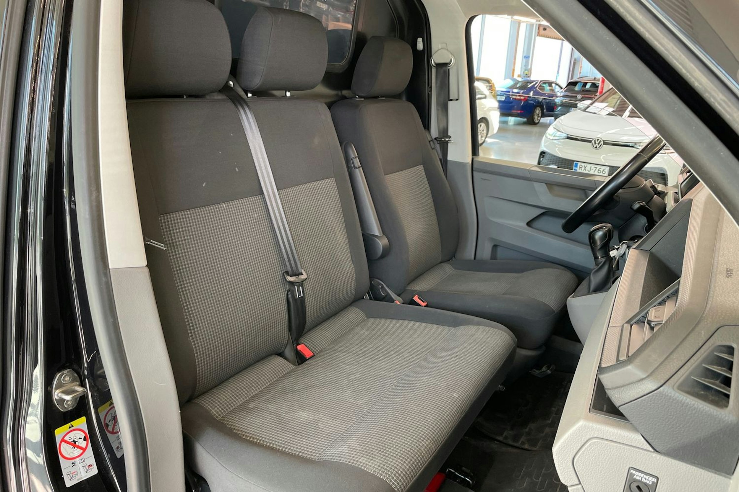 Musta Volkswagen TRANSPORTER 2021 kuva 24.