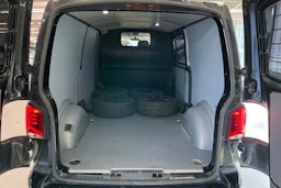 Musta Volkswagen TRANSPORTER 2021 kuva 26.