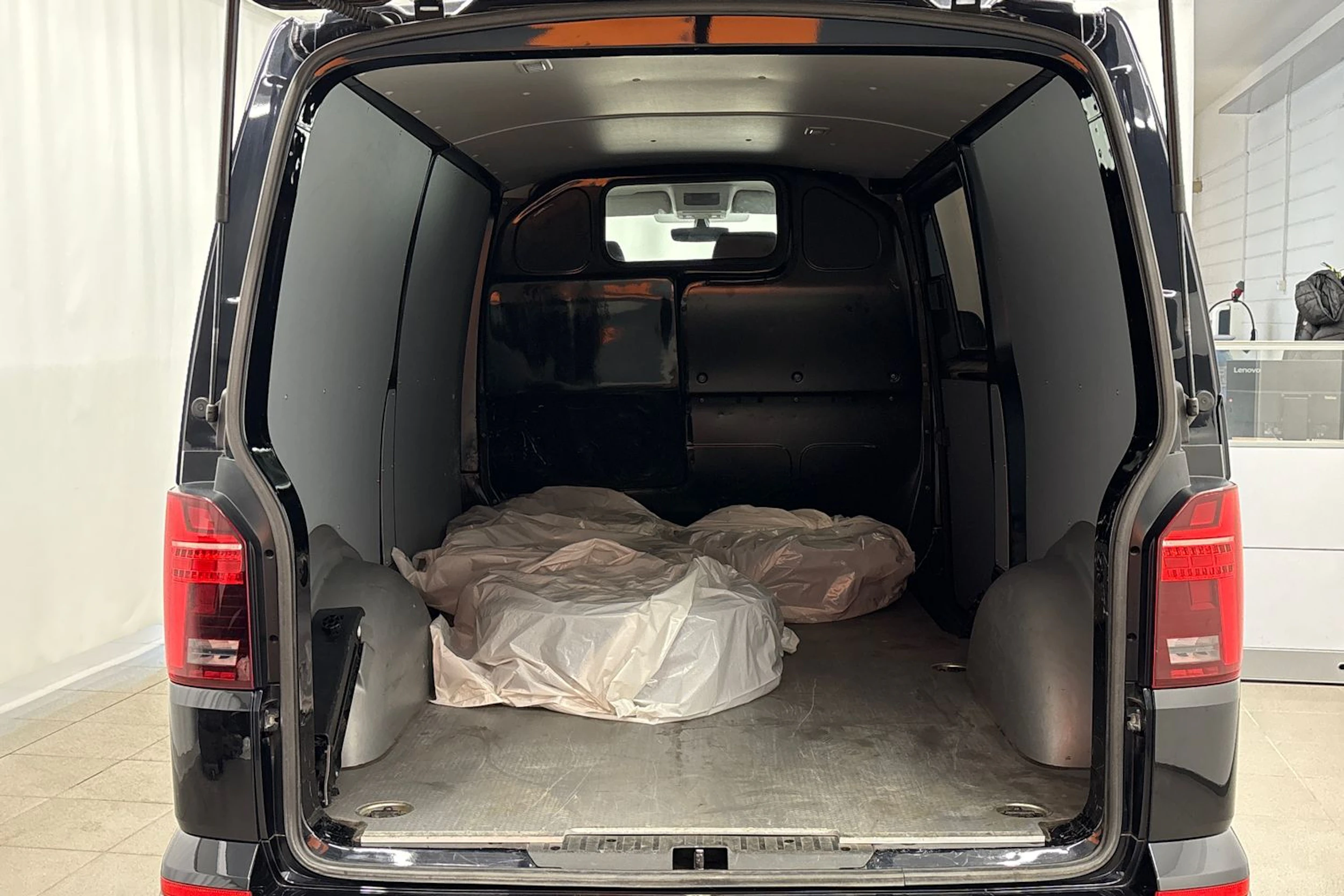 met. musta Volkswagen Transporter 2021 kuva 22.