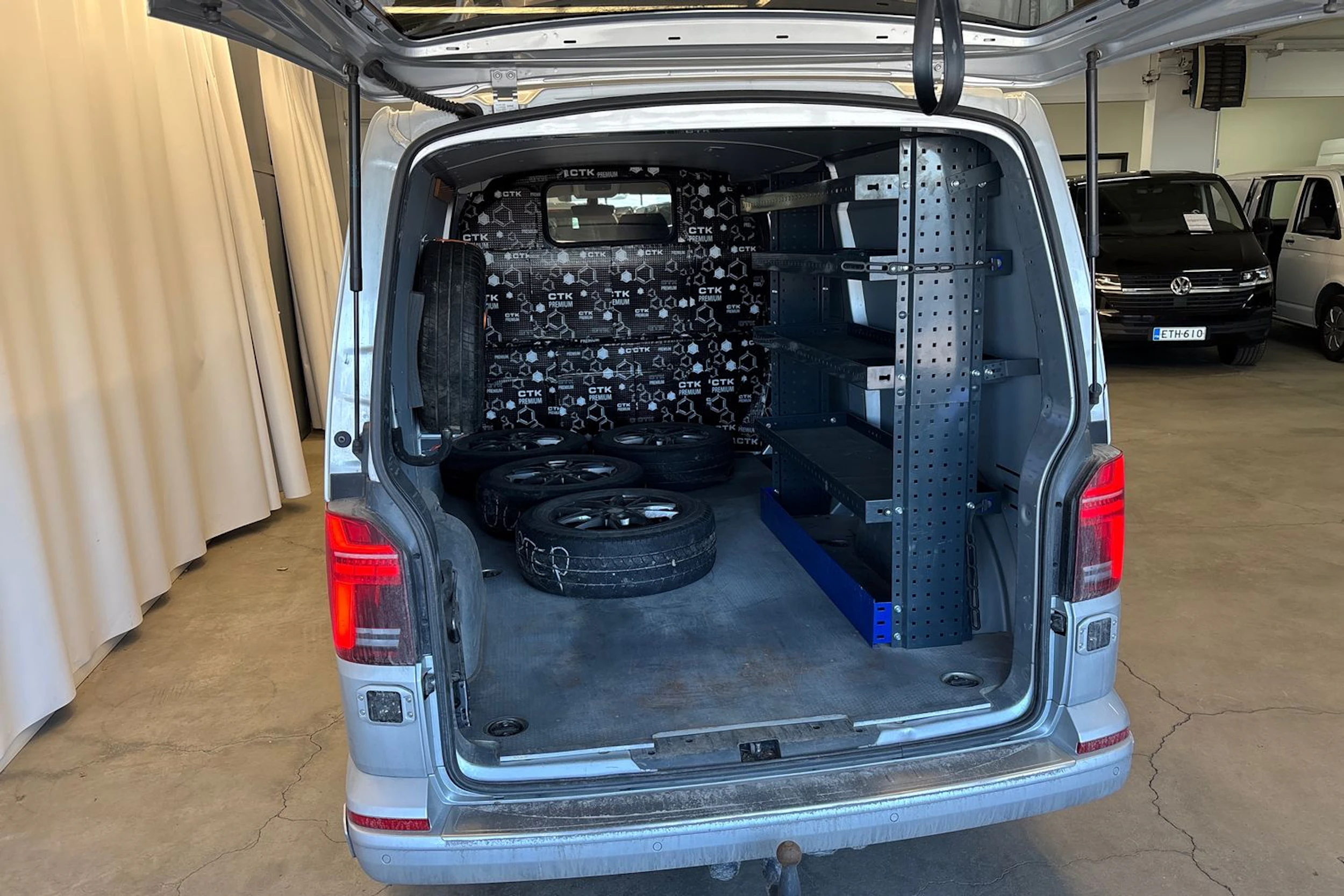 hopea Volkswagen Transporter 2022 kuva 4.