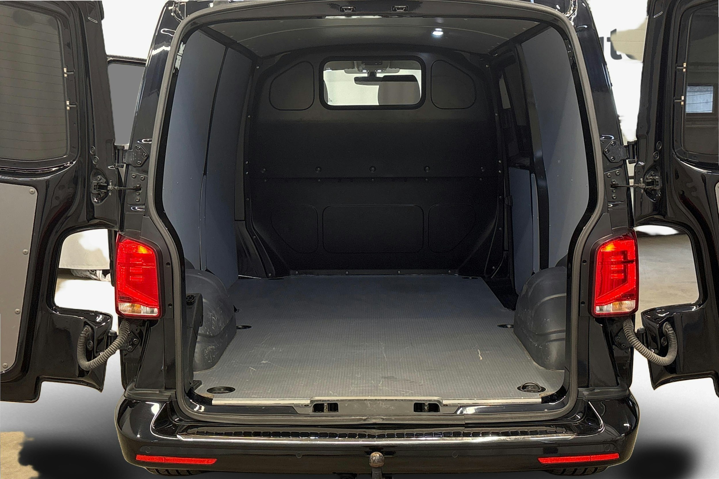 musta Volkswagen Transporter 2022 kuva 9.