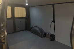 musta Volkswagen Transporter 2022 kuva 11.