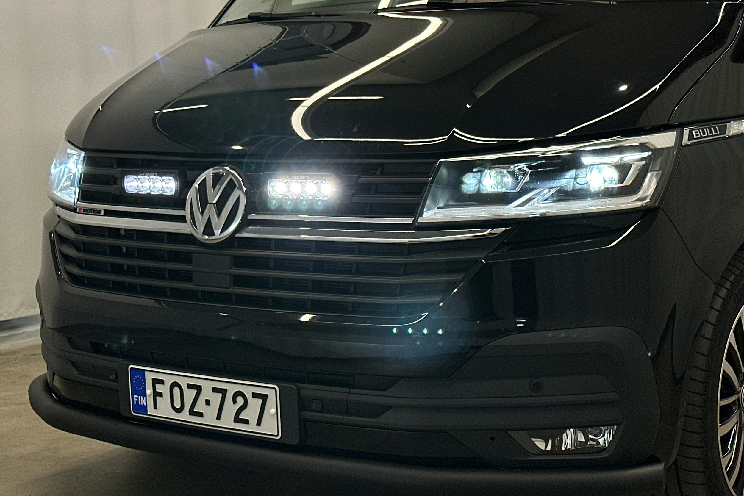 musta Volkswagen Transporter 2022 kuva 30.