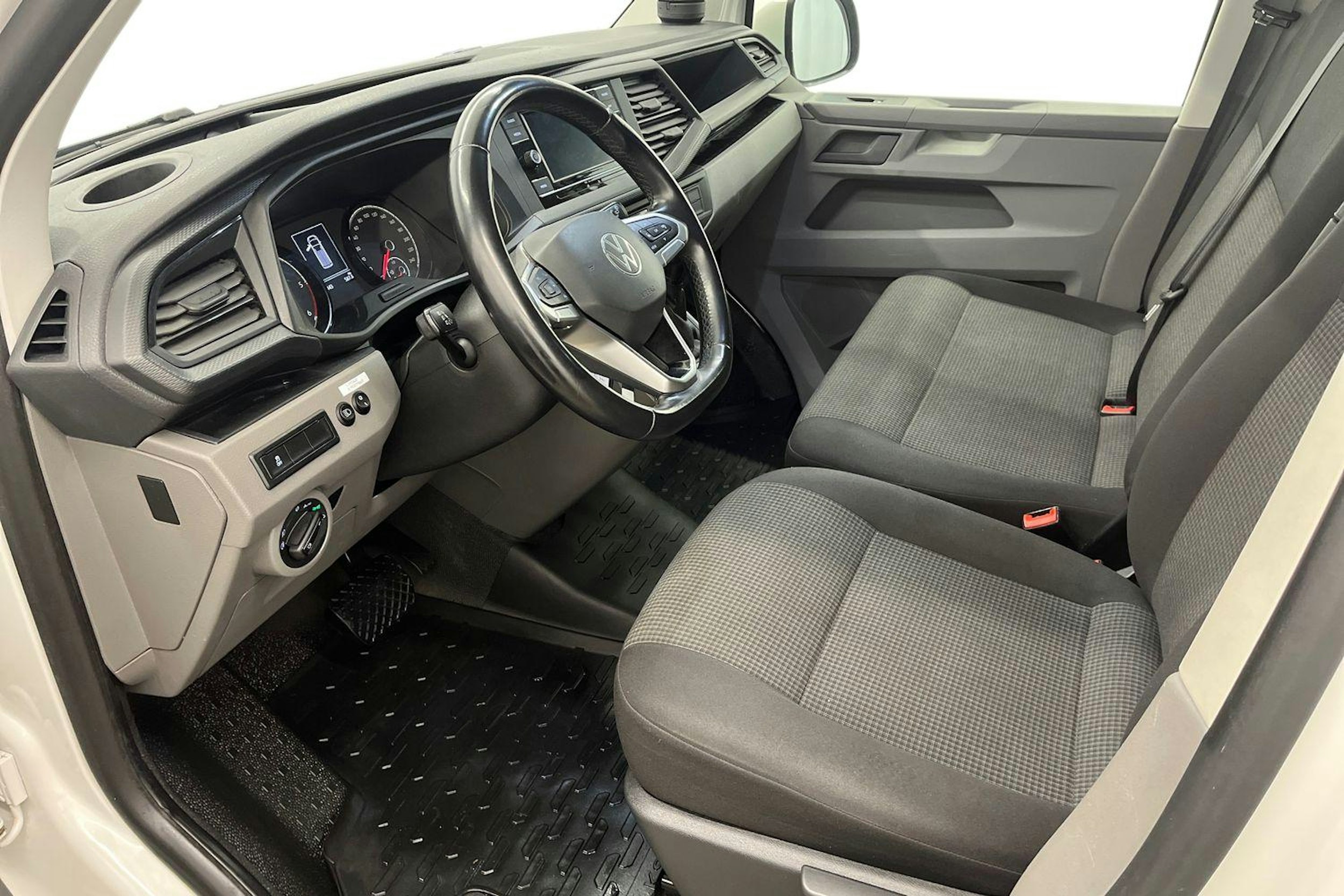 valkoinen Volkswagen Transporter 2021 kuva 8.