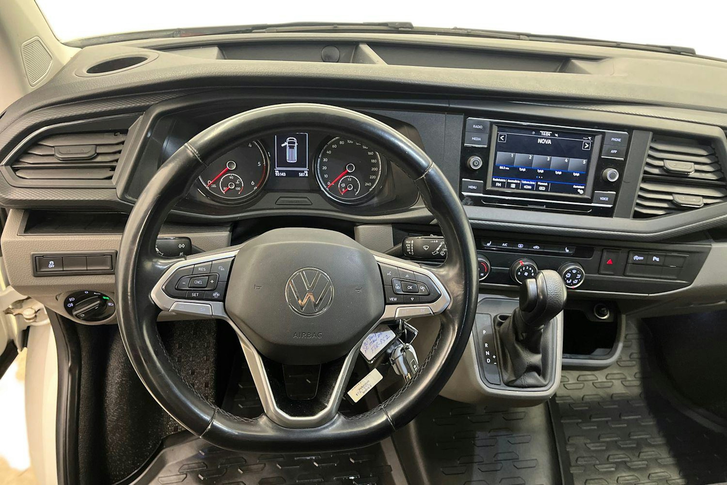 valkoinen Volkswagen Transporter 2021 kuva 9.