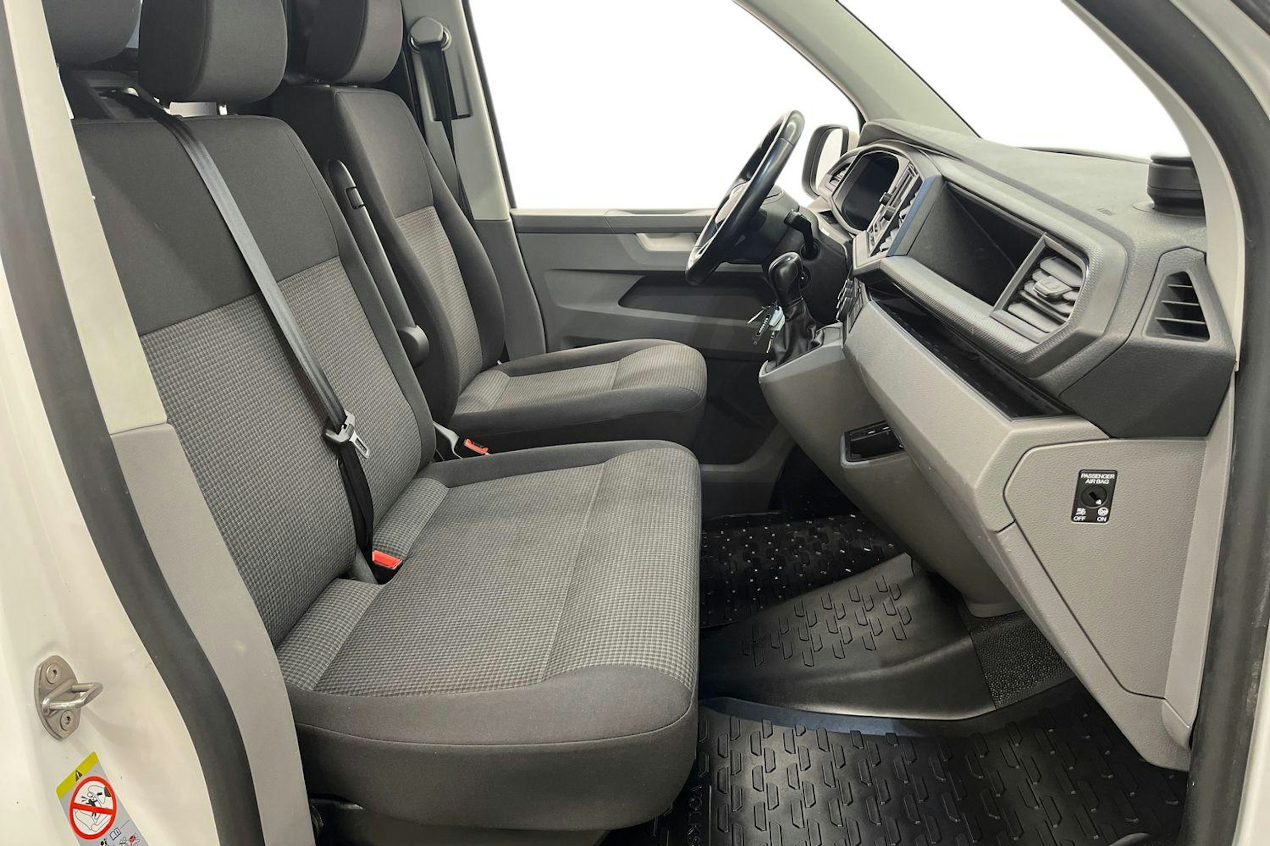 valkoinen Volkswagen Transporter 2021 kuva 11.