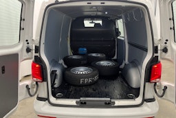 valkoinen Volkswagen Transporter 2021 kuva 15.