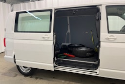 valkoinen Volkswagen Transporter 2021 kuva 17.