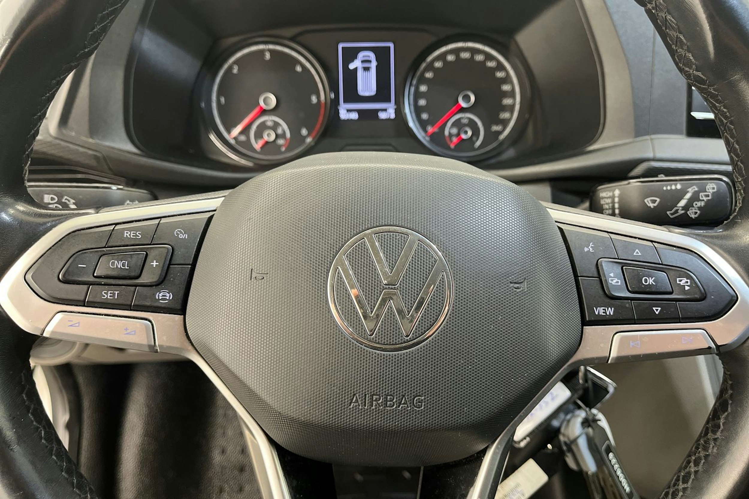 valkoinen Volkswagen Transporter 2021 kuva 22.