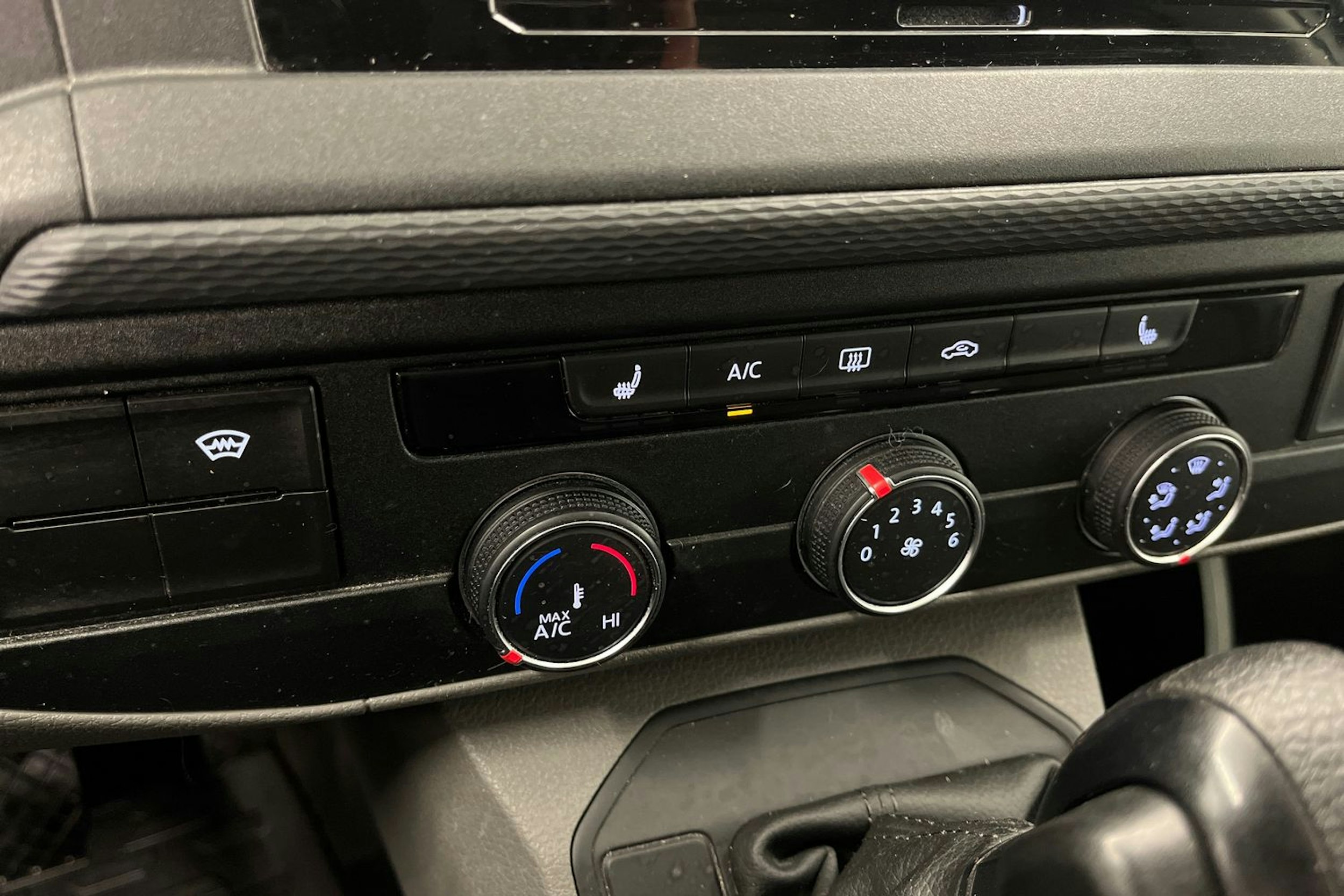 valkoinen Volkswagen Transporter 2021 kuva 24.