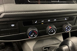 valkoinen Volkswagen Transporter 2021 kuva 24.