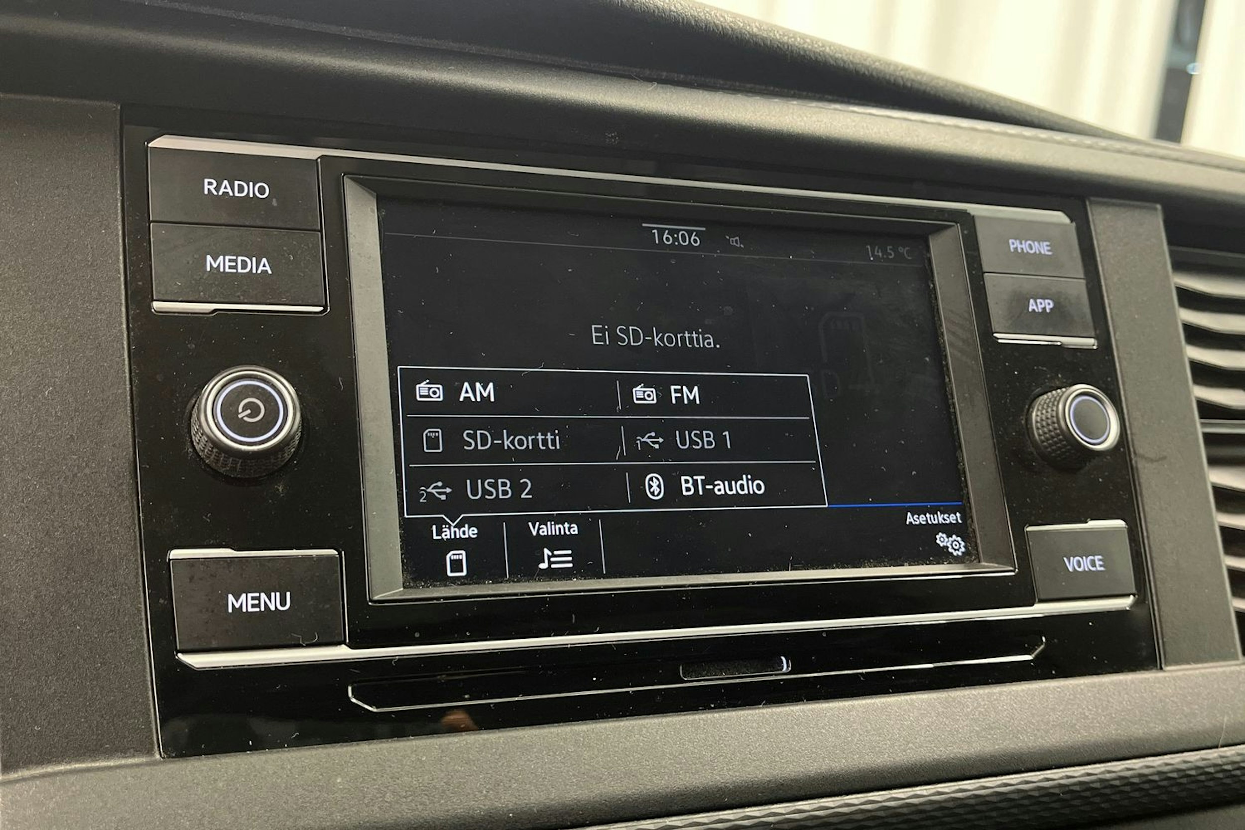 valkoinen Volkswagen Transporter 2021 kuva 26.